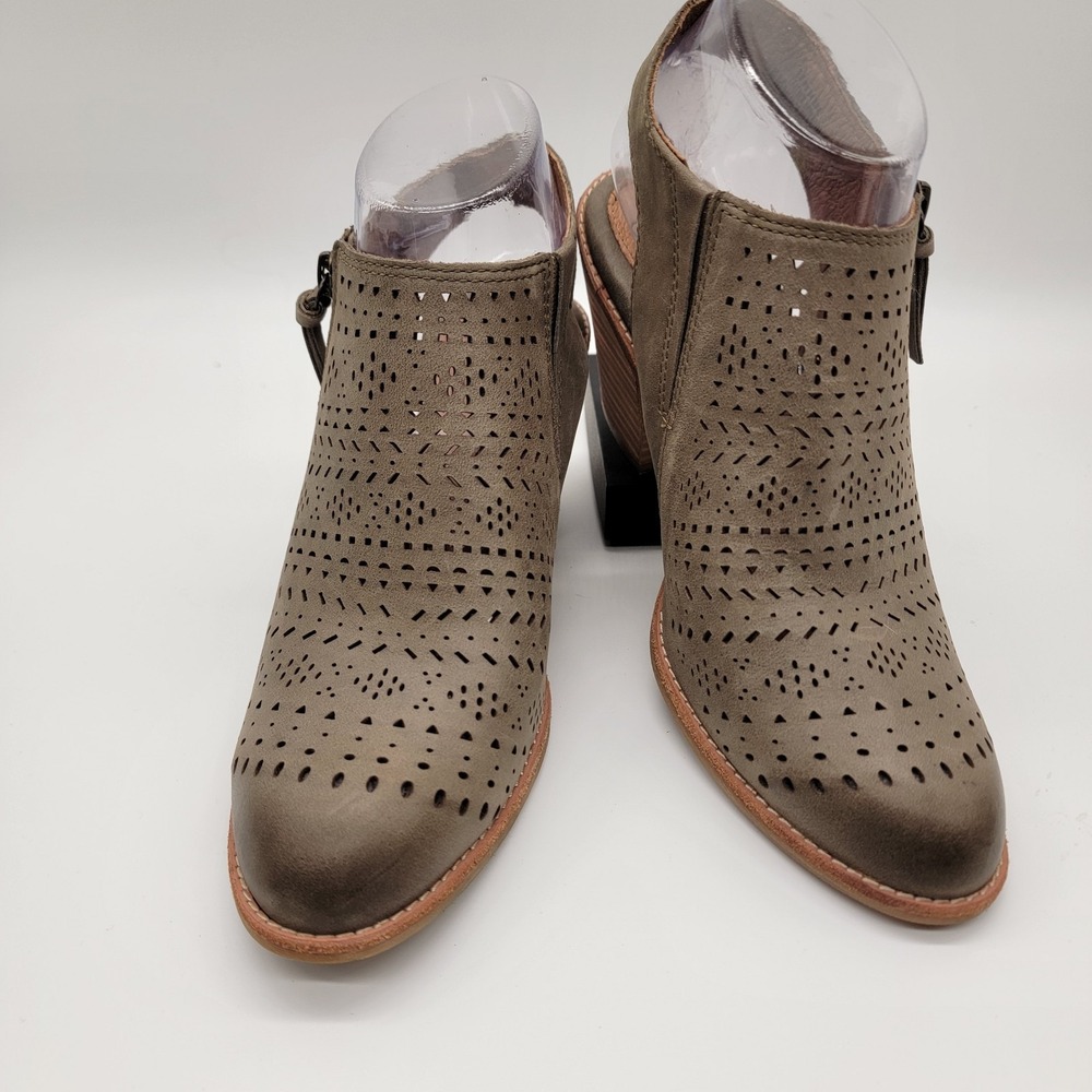 Sofft Tensley Leather Slingback Womens Sz 8 Olive Green Laser Cut Heeled Booties